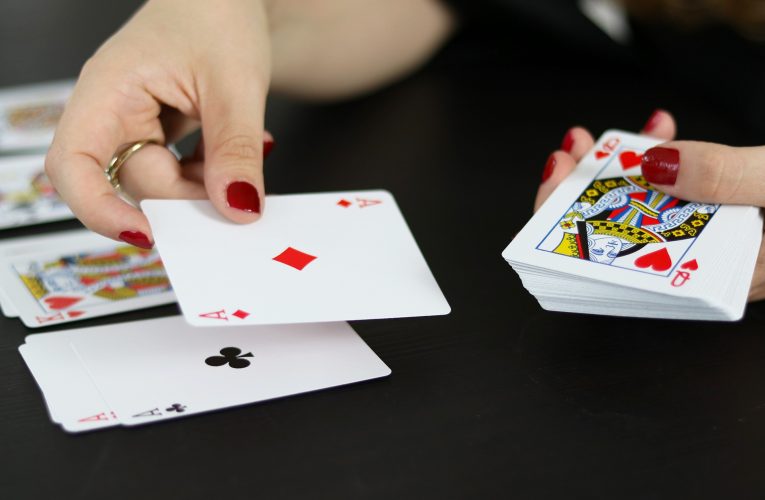 Oikeat vai väärennetyt pokerimerkit: kuinka tunnistaa ero